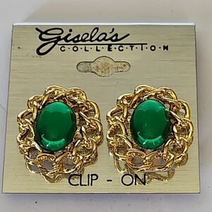 VTG Gisela's Collection Goldtone Green Cabochon Style Clip-on Earrings